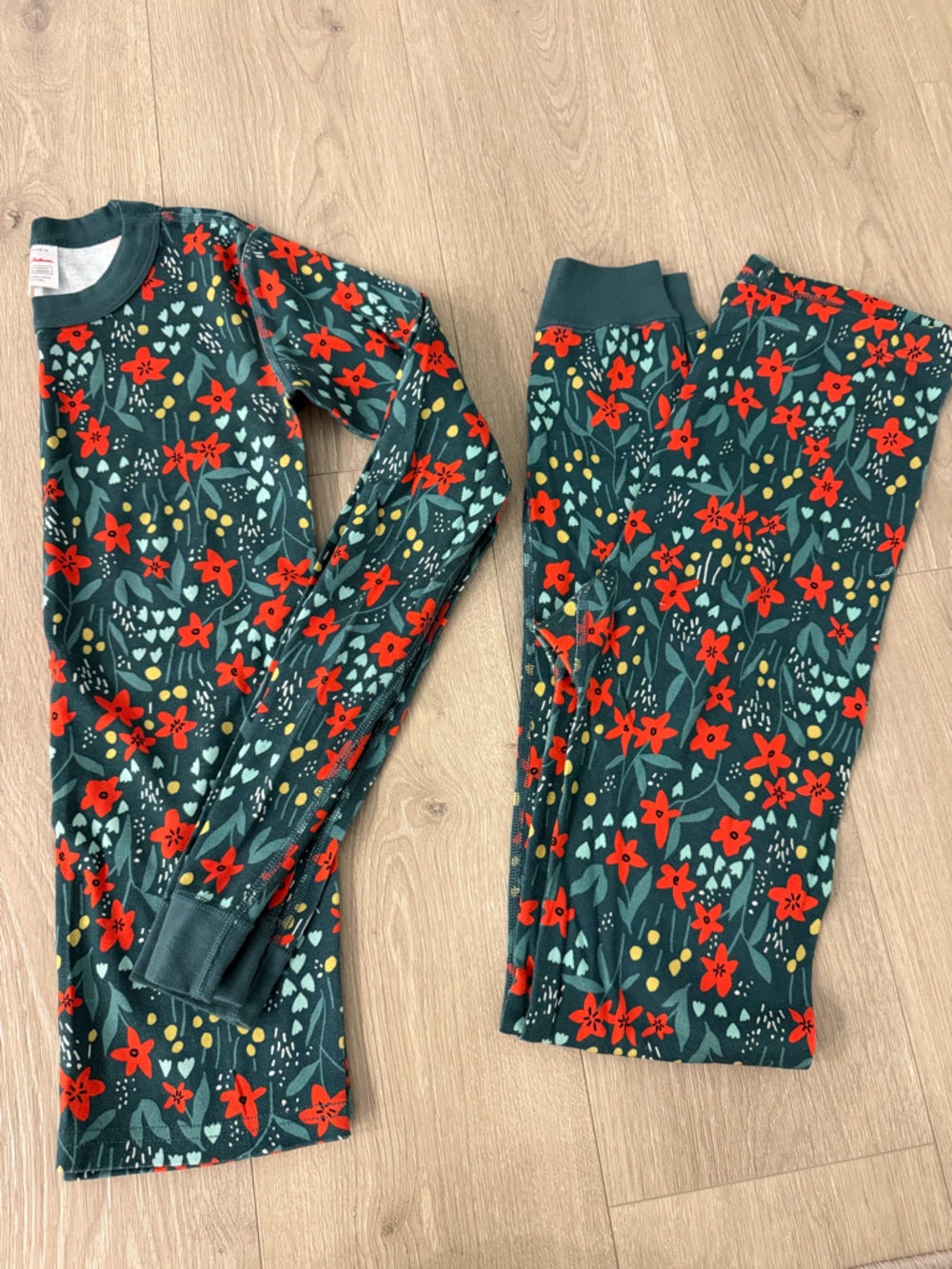 Hanna Andersson Kids Floral Green & Red Pajama Set - Cozy Nightwear